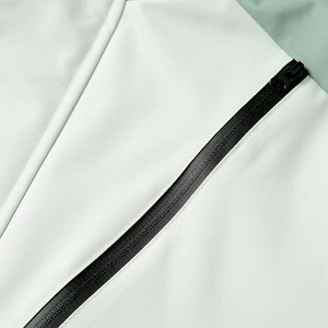 เสื้อแจ็คเก็ตกันลมกันน้ำมีฮู้ดสำหรับผู้ชาย น้ำหนักเบา เหมาะสำหรับกิจกรรมกลางแจ้ง  รับออกแบบตามสั่ง ซิปหน้า  ผู้ผลิต OEM ขายส่ง - Product Image 6