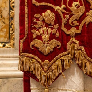 Custom Red Velvet Sew-On 3D Embroidered Religious <b>Banner</b> Crown and Harp Gold Christian Procession <b>Banner</b> - Product Image 4