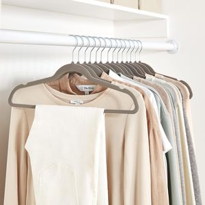Confezione da 100 Grucce Sottili in Velluto Antiscivolo e Resistenti per Armadio, per Cappotti, Pantaloni e Camicie in Grigio/Argento - Product Image 2