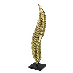 ประติมากรรมใบเฟิร์นอะลูมิเนียมเคลือบทองเหลืองโบราณ งานศิลปะพฤกษศาสตร์แบบมินิมอล ตั้งบนฐานหินอ่อนสีดำ สำหรับตกแต่งบ้านสมัยใหม่ - Product Image 1