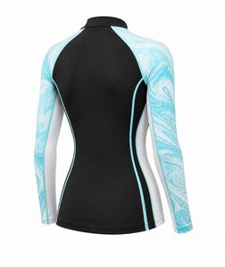 เสื้อแรชการ์ดแขนยาวสำหรับผู้หญิง Glamour Plus สีดำพิมพ์ลายคลื่นสีน้ำเงิน ผ้าสแปนเด็กซ์โพลีเอสเตอร์ ป้องกันรังสียูวี - Product Image 2