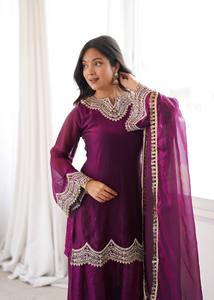 Conjunto Indio-Pakistaní Bordado en Morado, Estilo Kurta, Palazzo y Dupatta, Vestido Tradicional de Terciopelo para Bodas y Fiestas - Product Image 3
