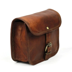 Sac de voyage en cuir marron de style vintage avec fermeture à glissière robuste et poignée souple - Product Image 3