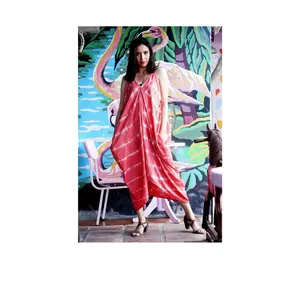 Vestido largo de rayón con efecto tie-dye rosa para mujer, estilo bohemio, cuello en V, sin mangas, corte holgado, para vacaciones en la playa - Product Image 1