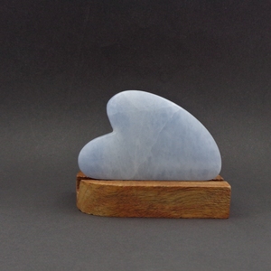 Chakralume - Herramienta de Masaje Facial Gua Sha de Calcita Azul Natural en Forma de Corazón, Cristal Curativo Pulido a Mano para Spa, Cuidado de la Piel y Reiki - Product Image 6