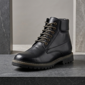 Botas de Invierno para Hombre con Parte Superior de Cuero Negro, Tacón Alto Oculto y Diseño con Cordones, por Asken Atelier - Product Image 1