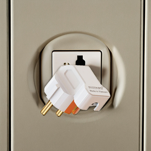 OMINSU-Enchufe cuadrado plegable de 15A máx., 3000W, con sistema de puesta a tierra de núcleo ignífugo y pines de cobre producidos en Vietnam - Product Image 1