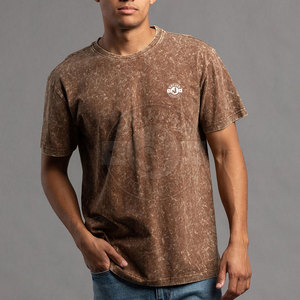 Camiseta con efecto lavado ácido, tela ligera y transpirable con un diseño único, perfecta para uso diario y estilo casual urbano. - Product Image 3
