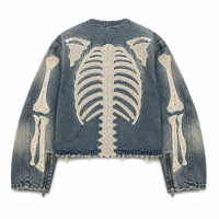 Veste en jean vintage délavée personnalisée avec imprimé graphique intégral, fermeture éclair, style streetwear décontracté, pour un confort unisexe.