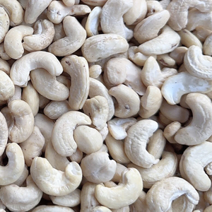 Meilleur prix pour les noix de cajou W180 W320 Santigo, noix de cajou biologiques du Vietnam, exportées en gros vers l'Asie, l'UE et le Moyen-Orient - Product Image 1