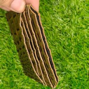 Porte-cartes en cuir de vachette véritable vert pour homme, fabriqué avec un étui fin et minimaliste pour cartes de crédit, aspect texturé gaufré, look exécutif - Product Image 6