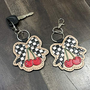 Nouveau porte-clés tendance en cuir véritable fait main, cadeau souvenir, nœud cerise, design de créateur, porte-clés en cuir à carreaux pour unisexe - Product Image 4