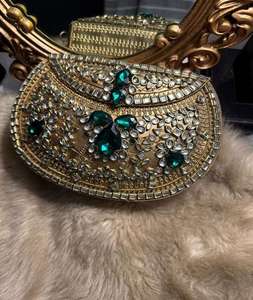 Bolso de mano de metal de lujo hecho a mano con diamantes de imitación y cierre de cremallera, bolso de noche de moda - Diseño artesanal duradero - Product Image 2