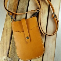 Pochette de téléphone en cuir Sac mince de voyage à bandoulière, Sangle réglable avec fente pour porte-cartes Pochette en cuir véritable Produit OEM et FBA