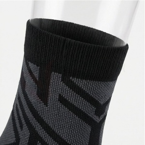 Calcetines Deportivos de Verano para Hombre, Estilo Regular, Tejidos con Patrón Geométrico, Transpirables, de Spandex y Poliéster - Product Image 4