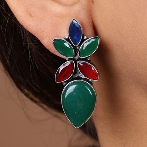 Boucles d'oreilles clous vintage en argent oxydé pour femme - Prix de gros |   Boucles d'oreilles pendantes bohèmes faites à la main |   Fournisseur en gros de bijoux en vrac pour cadeaux - Product Image 2