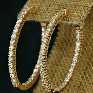 Boucles d'oreilles créoles Moissanite Inside Out en or jaune massif 14 carats, taille ronde VVS1, 3 carats - Product Image 2