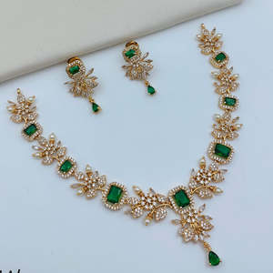 Ensemble de collier en diamant américain plaqué or pour femmes - Bijoux de mariée raffinés avec boucles d'oreilles - Product Image 3