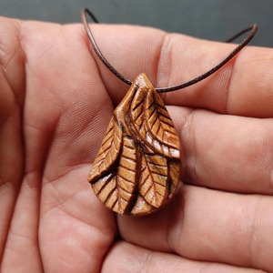 Collier en bois brun foncé, couleur chocolat, finition solide, prix usine, vente en gros - Product Image 3
