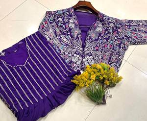 Robe en soie Chinon avec broderie au fil et au zari, et koti entièrement brodé au fil et au zari, entièrement cousu et prêt à porter. - Product Image 6