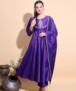 Ensemble Salwar Kameez en soie violette brodée, tenue traditionnelle indienne et pakistanaise pour femmes, longueur normale, vêtements décontractés, recyclé - Product Image 1