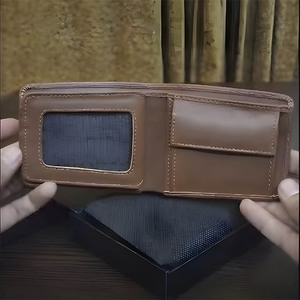 Portefeuille homme en cuir véritable de qualité supérieure, fin et élégant, avec poche à monnaie, fenêtre pour carte d'identité et plusieurs emplacements pour cartes, durable et au look authentique. - Product Image 3
