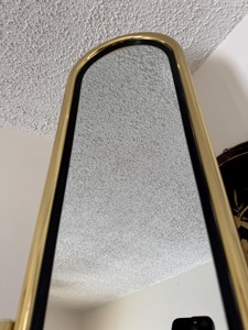 Espejo de pie moderno con marco dorado y base, elegante espejo de suelo ideal para dormitorio, sala de estar y decoración de interiores, procedente de la India. - Product Image 4