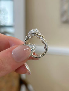 Anillo de Diamantes de Corte Pera de Lujo en Dos Tonos con Halo, Elegante Anillo de Compromiso para Mujer, Regalo de Joyería Fina para Aniversario de Bodas - Product Image 2