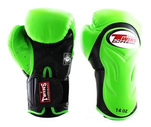 Gants de boxe Twins MMA Sanda 14 oz légers en cuir à lacets vert-noir pour adultes, entraînement d'arts martiaux personnalisé - Product Image 1