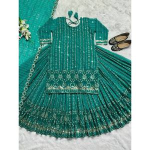 Belle tenue de fête pour femmes ensemble Lehenga avec bordure fantaisie comprenant un haut et Dupatta - Product Image 2