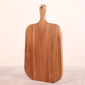 Planche à découper en bois naturel écologique avec poignée intégrée et trou de suspension, compatible lave-vaisselle, REHMAN CRAFT - Product Image 4