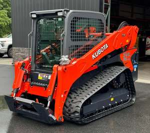 Chargeuse sur chenilles Kubota SVL95 2, robuste, idéale pour les chantiers de construction, le défrichement et la manutention de matériaux industriels - Product Image 2
