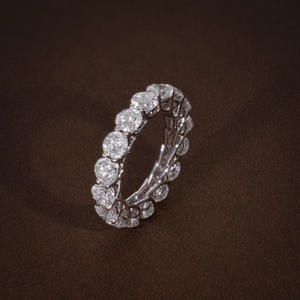 Anillo de Eternidad Completo con Diamantes Creados en Laboratorio Certificados, Anillo de Boda con Certificado, Oro Amarillo, Blanco y Rosa de 18K - Product Image 5