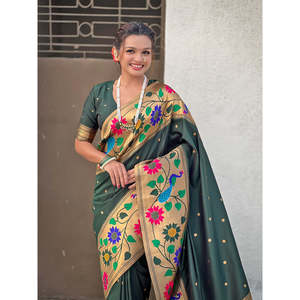 Sari en soie Paithani vert bouteille à large bordure, tissé avec des fils Zari, vêtements indiens et pakistanais - Product Image 5