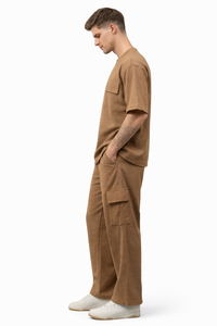 Ensemble coordonné texturé marron de qualité supérieure pour homme, t-shirt coupe décontractée et pantalon cargo, streetwear décontracté, tissu tricoté doux et confortable - Product Image 3