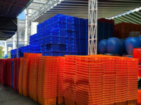 Caja de Plástico con Asa Metálica – 100% PLÁSTICO VIRGEN, Fábrica de Vietnam, Caja de Plástico Apilable, Apta para Almacenamiento de Alimentos