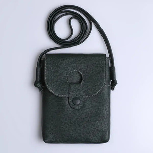 Bolso Bandolera de Cuero Negro Clásico y Elegante para Mujer con Cierre de Broche y Diseño Protector - Bolso de Viaje Bandolera Verde de Cuero - Product Image 1