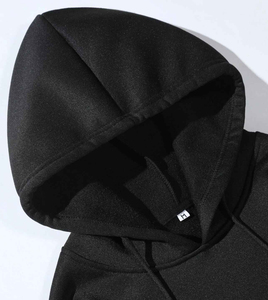 Sweat à capuche imprimé sérigraphié de qualité supérieure pour homme, coupe oversize, en molleton de coton noir, avec impression personnalisée sur le devant, manches classiques, 420 grammes, effet délavé - Product Image 3