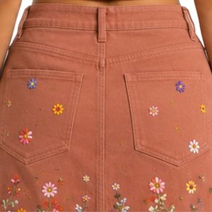 Conjunto de Top Corto y Falda Bordados para Mujer, Color Rosa Polvoriento, Diseño Floral, Verano, Dos Piezas, Logotipo Personalizado, OEM, Ropa al Por Mayor - Product Image 6