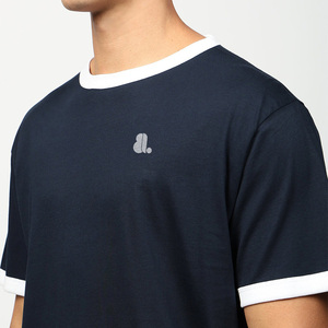 T-shirt décontracté pour homme bleu marine à manches courtes, col rond, avec bordure contrastante blanche et logo frontal, en jersey respirant à séchage rapide - Product Image 6