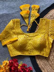 Blusa de diseño plateado con concepto Zari, acolchada y con hermosos latkans, lista para usar, completamente cosida, estilo Banarasi. - Product Image 4