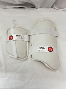 Mannu Sports Ramfry Thai Pad: Protectores Tailandeses Personalizados de Fábrica para Jugadores de Cricket, Precios Competitivos, Mannu Sports - Product Image 5