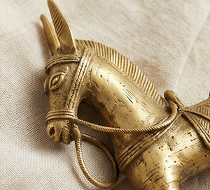 Traditional <b>Gold</b> Finished Horse Sculpture In Vintage Design For Entry Display Home Styling Or <b>Decorative</b> Accent In <b>Living</b> <b>Room</b> - Product Image 2