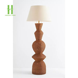 Lampe de sol en rotin LED faite à la main, décoration intérieure, base de lampe en rotin, design OEM, emballage personnalisé, chambre méditerranéenne, fabriqué au Vietnam - Product Image 1