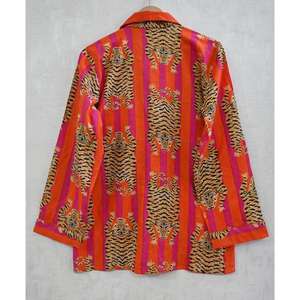 Ensemble de pyjama en coton imprimé à la main avec motifs floraux pour femmes, respirant, pour la détente et la nuit - Product Image 4