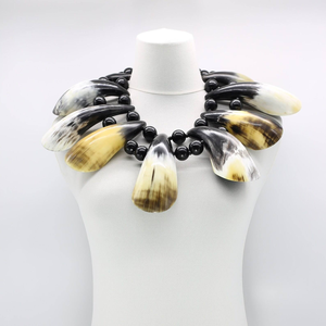 Collar de Cuerno Hecho a Mano por Diseñadores Indios, Estilo Vintage para Mujer, Cadenas Talladas en Forma de Ala, Ecológico, para Aniversarios y Bodas - Product Image 3