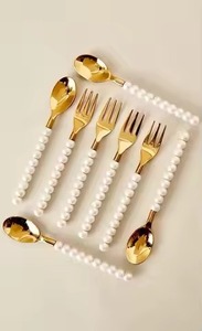 Ensemble de couverts en métal à poignée rayée, design minimaliste, compatible lave-vaisselle, idéal pour les fêtes - Product Image 6