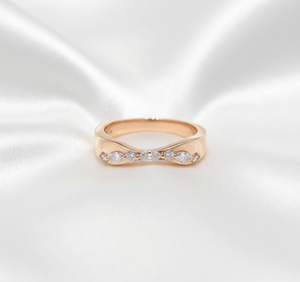 Anillo de compromiso de plata de ley S925 con moissanita de corte marquesa y brillante alternado, engastado con puntas, curvado y ancho, tipo banda de boda contorneada - Product Image 5