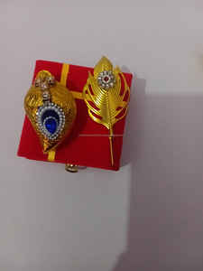 Boîte de sindoor au design bohème doré, bâtonnets de Tilak incrustés de pierres, coffret cadeau pour Diwali - Product Image 2