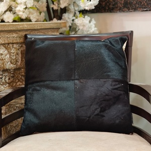 Funda de Almohada Clásica de Cuero Vacuno, Diseño Geométrico en Negro, Blanco y Marrón, Cojín Decorativo de Cuero - Product Image 3